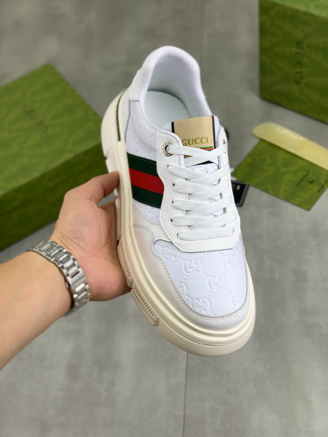 Men's shoes 💰P400💰[New style]🆘 The latest model from Gucci GUCCI official website🎁Classic casual and fashionable men's shoes👟Best model💥The style is simple and elegant, exclusive for trendy men. Unique official website latest brand elements👑Gucci original decoration, fashionable and generous, original soft calfskin fabric➕Comfortable soft first-layer pigskin lining ✅The official website specifies wear-resistant casual outsole, the classic model is photographed in real life🎬Color: 2️⃣colors available😍Number of codes: 38-44